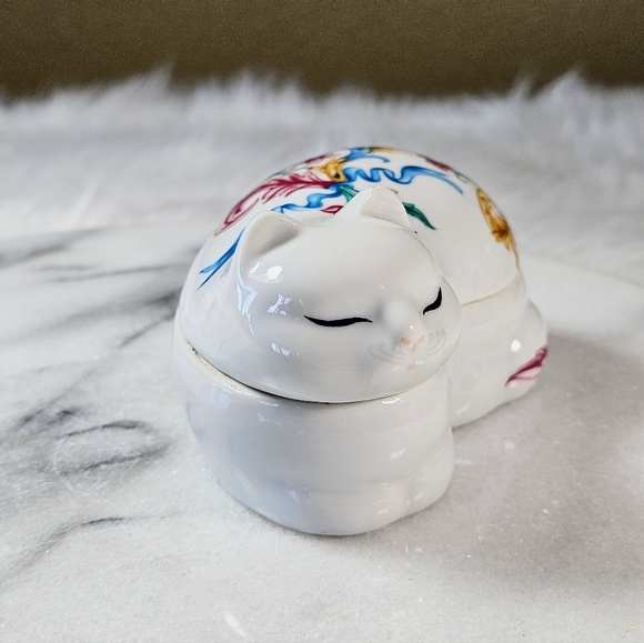 Vintage Palais De Versailles Elizabeth Arden Sleeping Cat Kitten Trinket Box - Picture 4 of 12